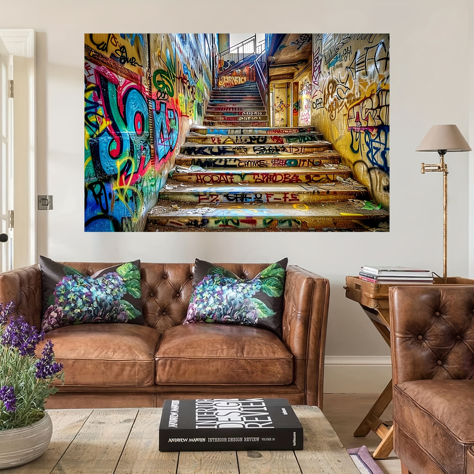 Vibrant urban street graffiti  - Street Fashion Graffiti 评论和价格
